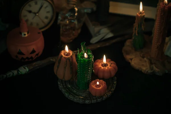 Illustration Von Magischen Sachen Kerzenlicht Zauberstab Zauberbuch Dunklen Hintergrund Zauberschule — Stockfoto