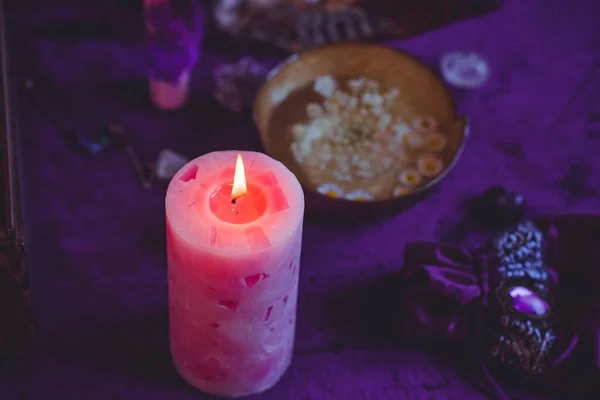 Vetores de Vela Com Fogo No Estilo Desenho Animado Isolado Em Fundo Branco  Mística Decoração Mágica e mais imagens de Pequeno - iStock