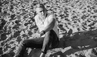 Üzgün felsefi bir havası olan genç Avrupalı öğrenci. Gençlik yılları, sorunlar ve depresyon kavramı. Yaşam krizi.