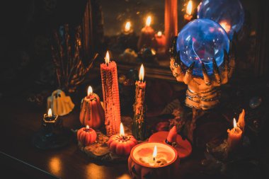 Cadılar Bayramı için sihirli şeyler, parti için dekor ve tasarım, detayları kapat, kutlama konsepti