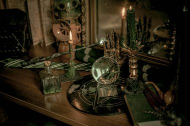 Cadılar Bayramı için sihirli şeyler, parti için dekor ve tasarım, detayları kapat, kutlama konsepti