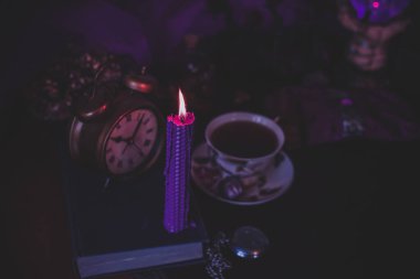 Cadılar Bayramı için sihirli şeyler, parti için dekor ve tasarım, detayları kapat, kutlama konsepti