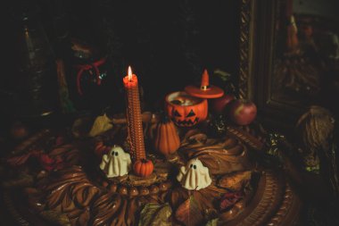 Cadılar Bayramı için sihirli şeyler, parti için dekor ve tasarım, detayları kapat, kutlama konsepti