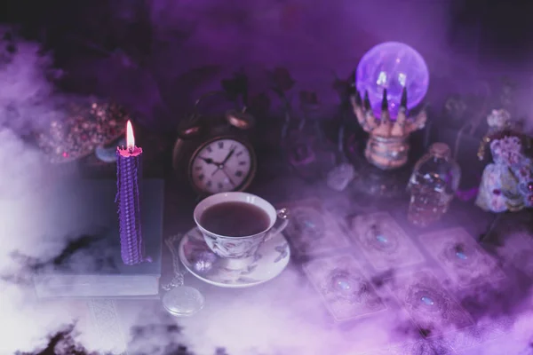 Cadılar Bayramı için sihirli şeyler, parti için dekor ve tasarım, detayları kapat, kutlama konsepti