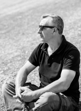 Avrupa 'da olgun modern bir adamın portresi.