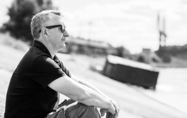 Avrupa 'da olgun modern bir adamın portresi.