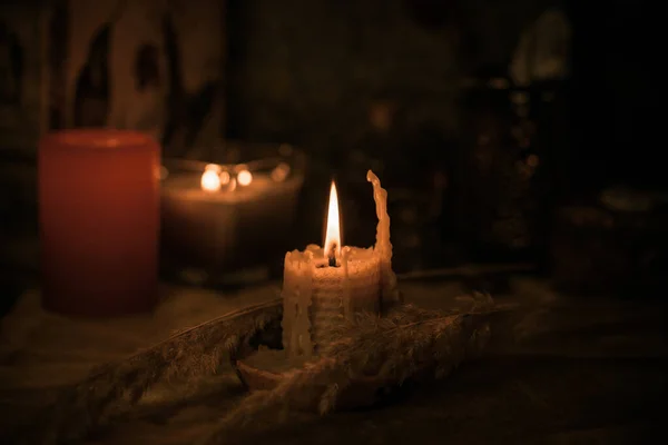 Κεριά Εγκαύματα Στο Βωμό Κεριά Μαγεία Καθαρή Αύρα Και Αρνητική — Φωτογραφία Αρχείου