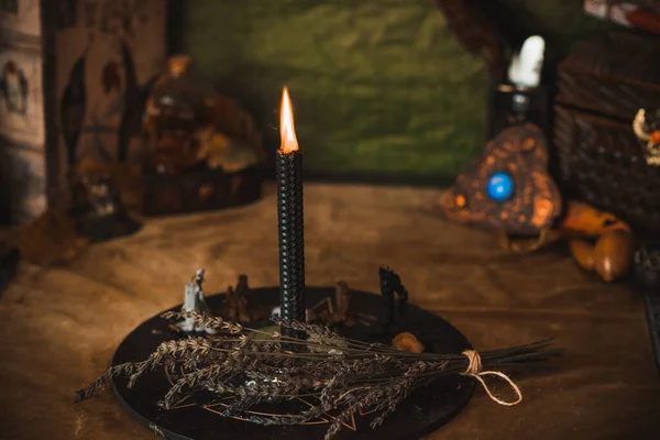 Kerzen Brennen Auf Dem Altar Kerzenzauber Saubere Aura Und Negative — Stockfoto