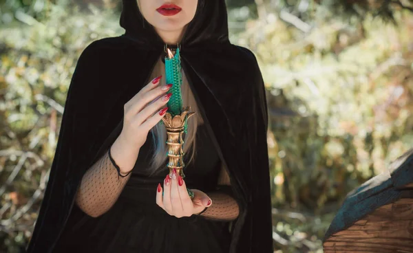 Sluit Hand Van Vrouw Met Halloween Gothic Vampier Manicure Details — Stockfoto