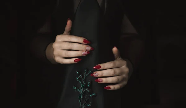 Sluit Hand Van Vrouw Met Halloween Gothic Vampier Manicure Details — Stockfoto