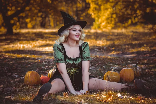 Tiempo Halloween Señora Bruja Bosque Místico Atmósfera Octubre Concepto Brujería — Foto de Stock