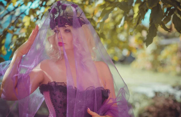 Sposa Halloween Corsetto Rosa Corona Con Fiori Gotici Velo Sfondo — Foto Stock
