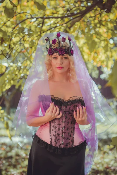 Halloween Bruid Roze Korset Krans Met Gotische Bloemen Sluier Een — Stockfoto