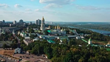Kyivo-Pecherska Lavra 'nın Kyiv' deki hava araştırması.