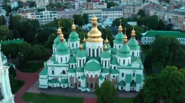 Kyiv 'deki Aziz Sophia Katedrali' nin hava incelemesi.