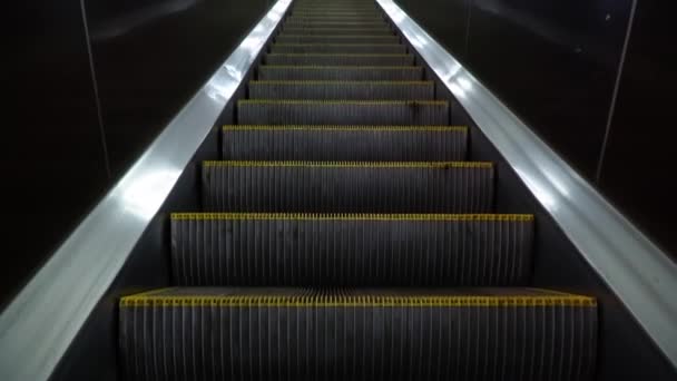 Перемещение Вверх Эскалатору Метро — стоковое видео