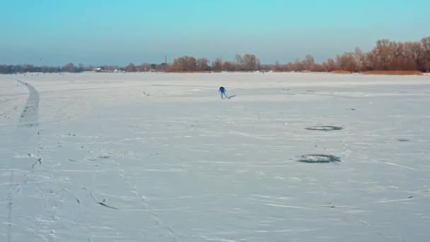 Man Skiing Frozen River — Stock Video