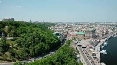 Podil. Volodymyrska hirka. Aziz Vladimir Anıtı. Kyiv