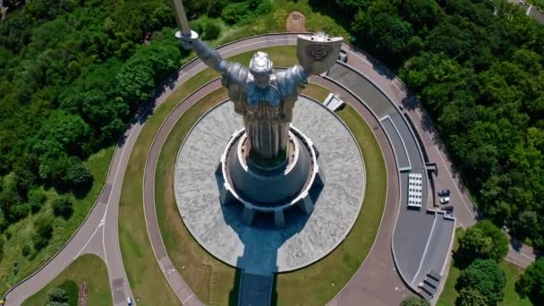 Rekaman Drone Udara Dari Monumen Tanah Air Batkivschina Maty — Stok Video