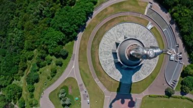 Anavatan Anıtı 'nın hava aracı görüntüleri (Batkivschina Maty). 