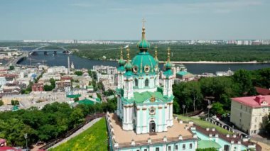 Ukrayna, Kyiv 'deki St. Andrew Kilisesi' nin hava manzarası.