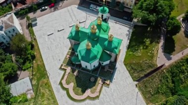 Berestovo 'daki Kurtarıcı Kilisesi' nin hava görüntüsü.