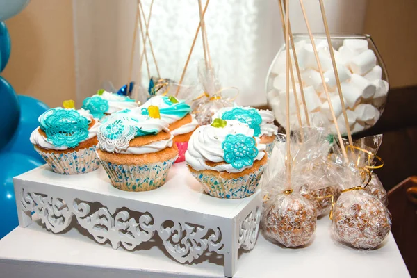 Dulce Bar Postres Para Fiesta Cumpleaños Los Niños Deliciosos Cupcakes —  Fotos de Stock