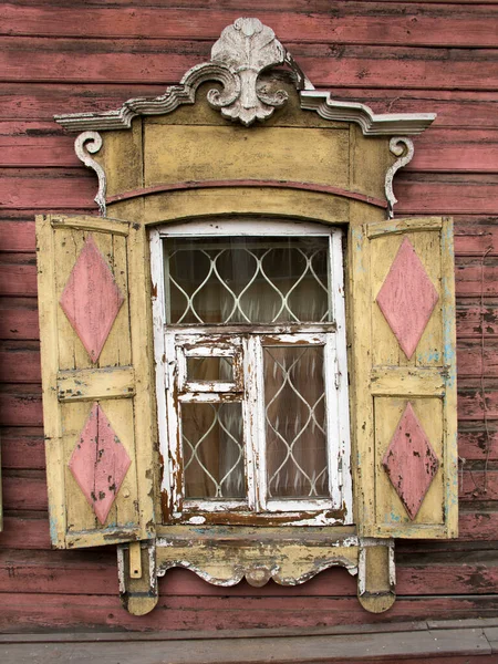 Dřevěná Architektura Sibiře Stará Okna Dřevěnými Vyřezávanými Architekty Stará Barva — Stock fotografie