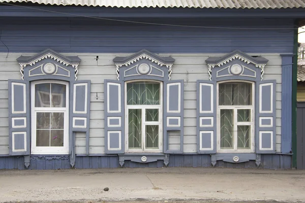 Arquitectura Madera Siberia Ventanas Antiguas Con Arquitrabes Tallados Madera Pintura — Foto de Stock