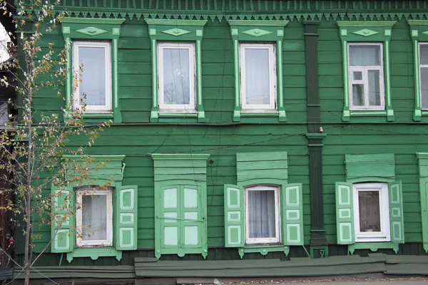 Holzarchitektur Sibiriens Alte Fenster Mit Geschnitzten Holzarchitekturen Alte Abblätternde Farbe — Stockfoto