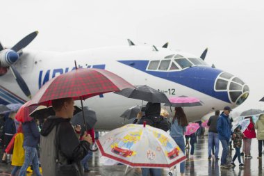 Havacılık Tesisi 'nde açılış günü. An-12 uçağı 17.09.2019 Rusya, Irkutsk