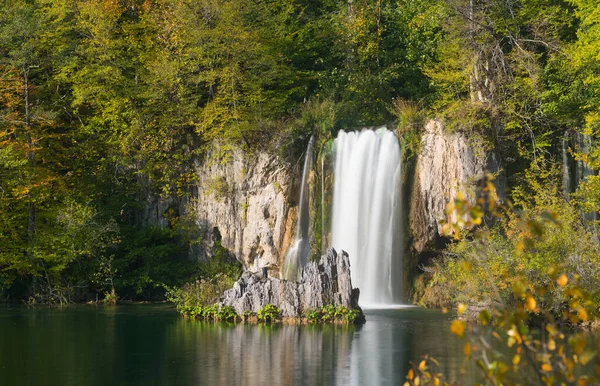 Plitvicesjöar i Kroatiens nationalpark, höst — Stockfoto