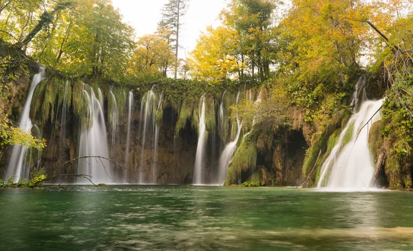 Plitvice lakes of Croatia national park, autumn — Stock Photo, Image