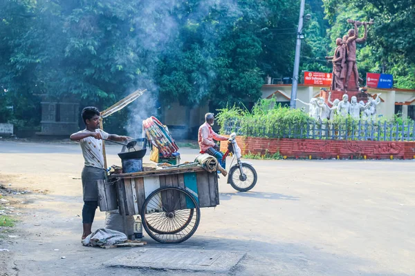 Fıstık Satıcısı Kamyonette Fıstık Kızartıyor Kızarmış Fıstık — Stok fotoğraf