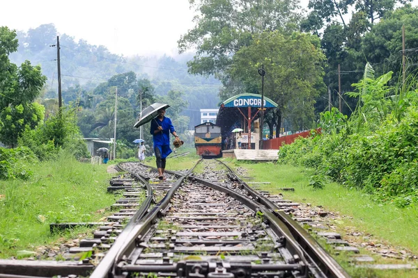 Man Walking Railway Rainy Day Has Umbrella His Hand Man — Stock Photo, Image