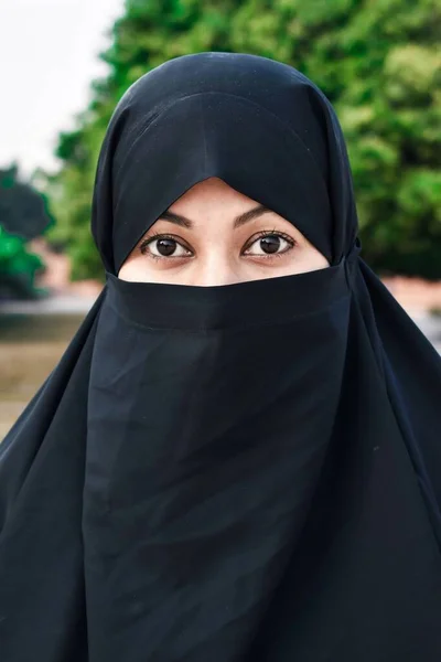 Closeup Beautiful Woman Face Covered Hijab Perfect Shiny Eyes Muslim — Stock Photo, Image