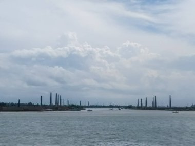 Fotoğraf, Bangladeş 'teki tuğla fabrikasındaki kirliliği temsil ediyor. Bangladeş 'te ve tüm dünyada iklim değişiyor..