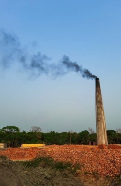 Fotoğraf, Bangladeş 'teki tuğla fabrikasındaki kirliliği temsil ediyor. Bangladeş 'te ve tüm dünyada iklim değişiyor..