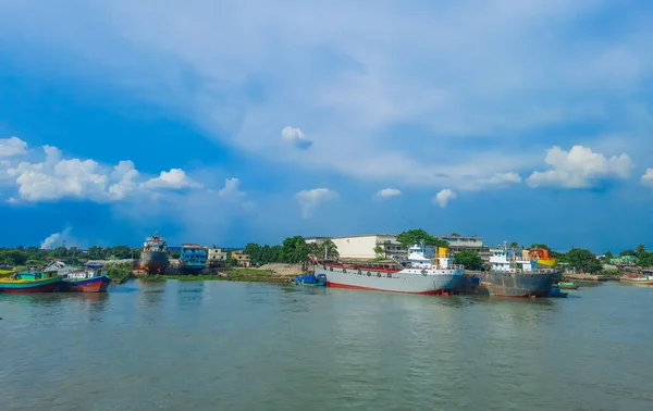 Large Tanker Ship Being Renovated Ship Repairing River Bank — Stock Photo, Image