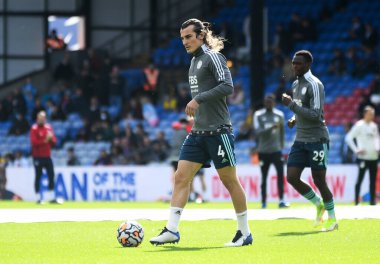 LONDON, ENGLAND - 3 Ekim 2021: Leicester 'lı Caglar Soyuncu, Crystal Palace FC ile Selhurst Park' taki Leicester CIty FC arasında oynanan 2021-22 Premier Lig karşılaşması öncesinde çekilmiştir. Telif Hakkı: Cosmin Iftode / Picstaff