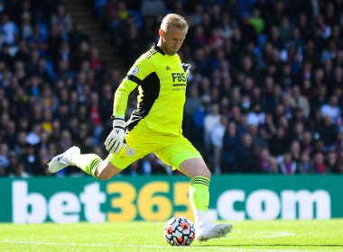 LONDON, ENGLAND - 3 Ekim 2021: Leicester takımından Kasper Schmeichel, Crystal Palace FC ile Selhurst Park 'taki Leicester CIty FC arasında oynanan 2021-22 Premier Lig maçında çekildi. Telif Hakkı: Cosmin Iftode / Picstaff