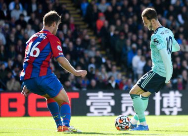 LONDON, ENGLAND - 3 Ekim 2021: Leicester 'dan James Maddison, Crystal Palace FC ile Selhurst Park' taki Leicester CIty FC arasında oynanan 2021-22 Premier Lig maçında çekildi. Telif Hakkı: Cosmin Iftode / Picstaff