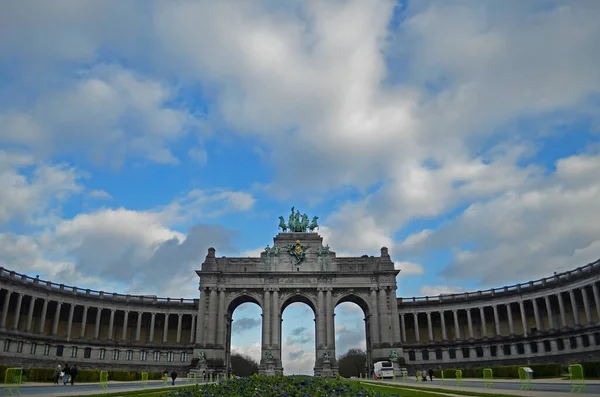 Puerta Bruselas Parque Del Cincuentenario Con Estatuas Parte Superior Del —  Fotos de Stock