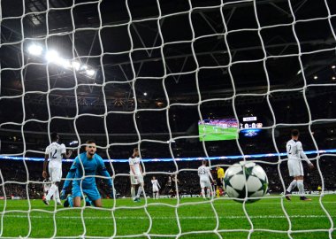 LONDON, ENGLAND - NOVEMBER 2, 2016: Tottenham oyuncuları Wembley Stadyumu 'nda Tottenham Hotspur ve Bayern Leverkusen arasında oynanan UEFA Şampiyonlar Ligi E Grubu maçında kabul edilen gol sonrasında tepki verdiler. Telif Hakkı: Cosmin Iftode / Picstaff
