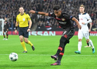 LONDON, ENGLAND - NOVEMBER 2, 2016: Wendell of Leverkusen, Wembley Stadyumu 'nda Tottenham Hotspur ve Bayern Leverkusen arasında oynanan UEFA Şampiyonlar Ligi E Grubu maçında çekildi. Telif Hakkı: Cosmin Iftode / Picstaff