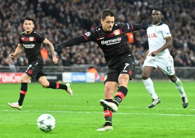 LONDON, ENGLAND - NOVEMBER 2, 2016: Leverkusen 'den Javier Hernandez, Tottenham Hotspur ile Bayern Leverkusen arasında oynanan UEFA Şampiyonlar Ligi E Grubu maçı sırasında Wembley Stadyumu' nda görüntülendi. Telif Hakkı: Cosmin Iftode / Picstaff