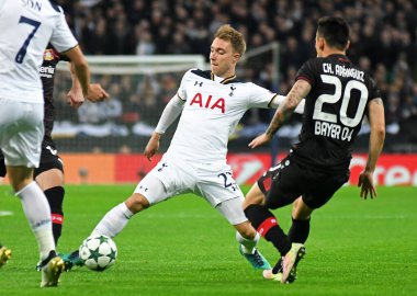 LONDON, ENGLAND - NOVEMBER 2, 2016: Tottenham 'dan Christian Eriksen (L) Tottenham' da Tottenham Hotspur ve Bayern Leverkusen arasında oynanan UEFA Şampiyonlar Ligi E Grubu maçında çekildi. Telif Hakkı: Cosmin Iftode / Picstaff