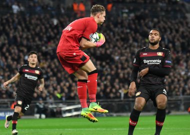 LONDON, ENGLAND - NOVEMBER 2, 2016: Leverkusen 'li Bernd Leno (C) Tottenham Hotspur ve Bayern Leverkusen arasında oynanan UEFA Şampiyonlar Ligi E Grubu maçı sırasında Wembley Stadyumu' nda görüntülendi. Telif Hakkı: Cosmin Iftode / Picstaff