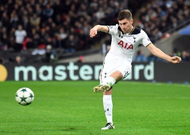 LONDON, ENGLAND - NOVEMBER 2, 2016: Tottenham 'dan Ben Davies UEFA Şampiyonlar Ligi E Grubu maçında Tottenham Hotspur ve Bayern Leverkusen arasında Wembley Stadyumu' nda çekildi. Telif Hakkı: Cosmin Iftode / Picstaff