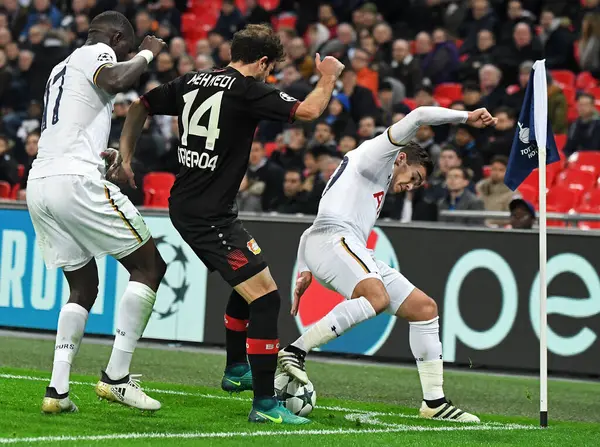 LONDON, ENGLAND - NOVEMBER 2, 2016: Wembley Stadyumu 'nda Tottenham Hotspur ve Bayern Leverkusen arasında oynanan UEFA Şampiyonlar Ligi E Grubu maçında oyuncular resmedildi. Telif Hakkı: Cosmin Iftode / Picstaff
